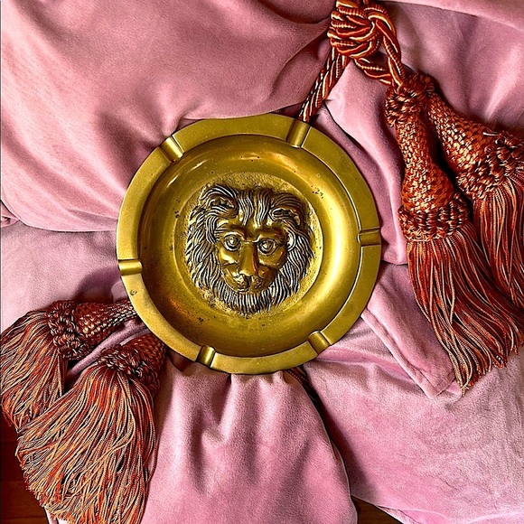 Vintage Brass Lion Ashtray – Statement Piece for Bar Carts & Decor - Picture 8 of 12
